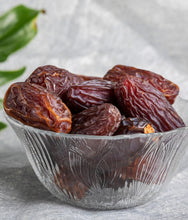 Load image into Gallery viewer, Premium Mejdoul Dates - 400 gms