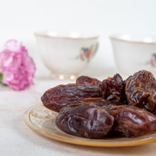 Load image into Gallery viewer, Basic Pitted Organic Dates - 340 gms, Green Box