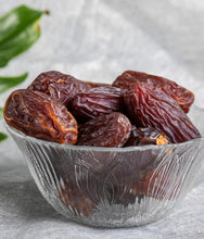 Load image into Gallery viewer, Premium Mejdoul Dates - 400 gms
